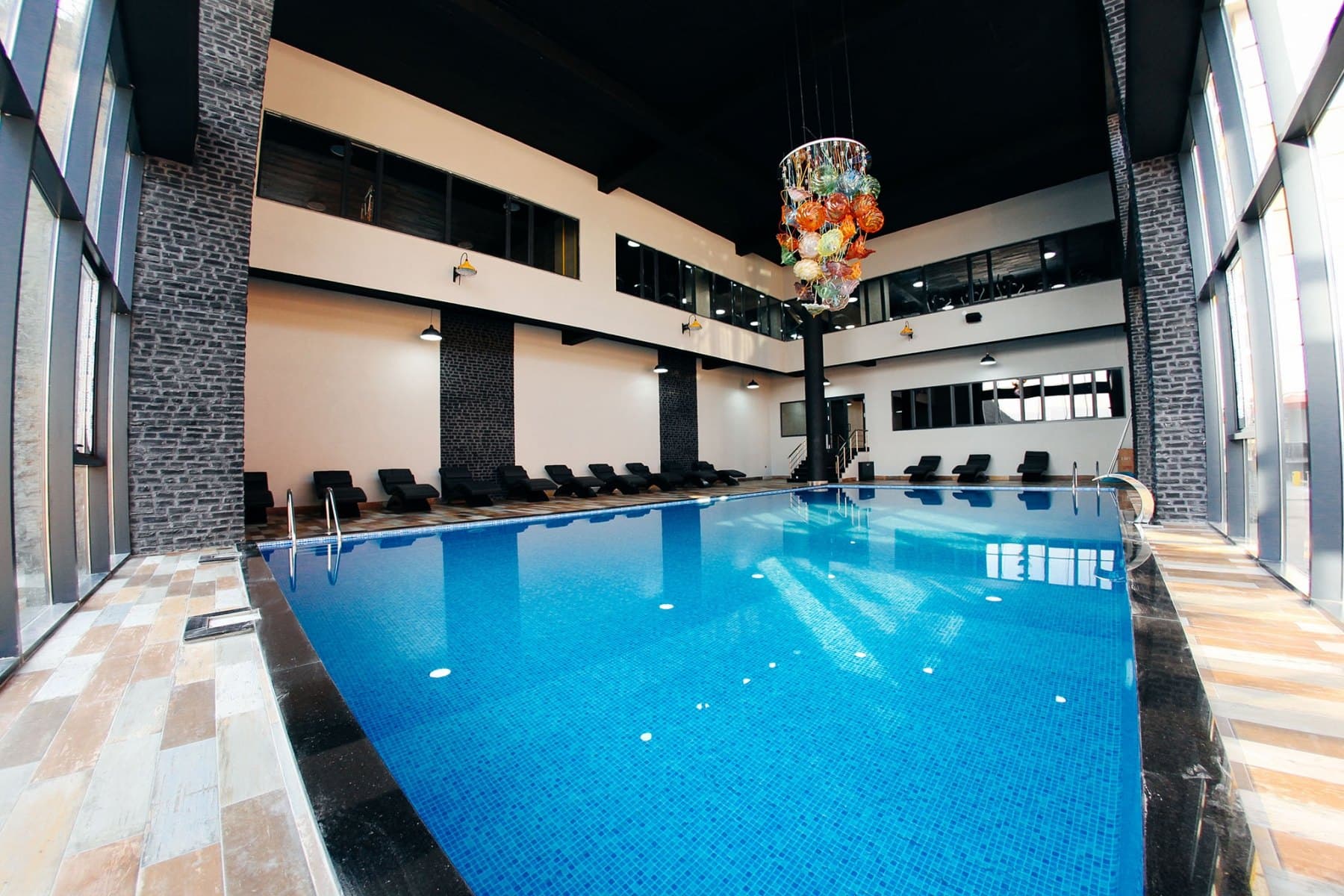 Antrenman ve Kapalı Havuz — AURA FITNESS & SPA · KAPALI HAVUZ