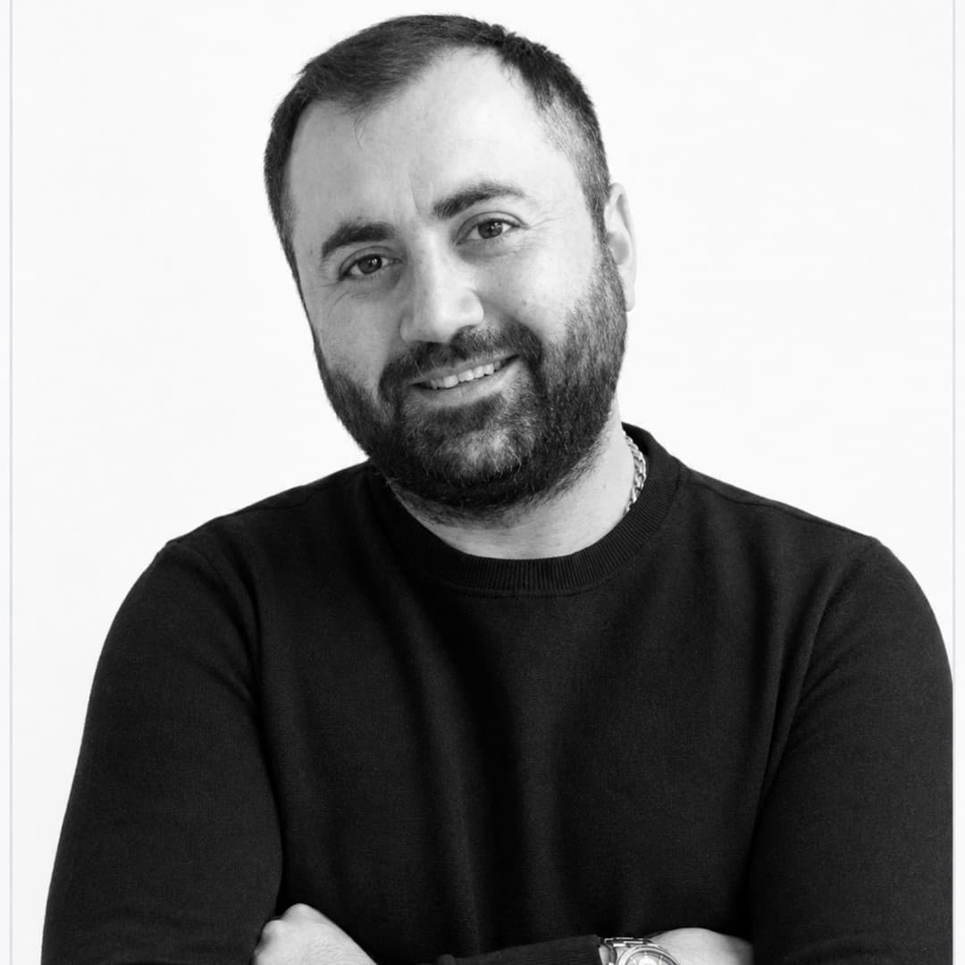 Zviad Khalvashi — Gürcistan Bölge Müdürü